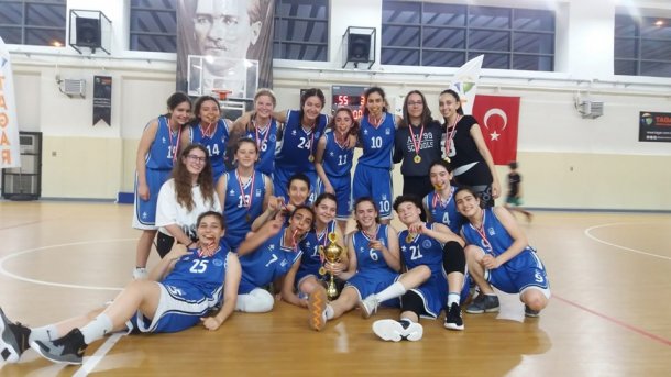 İSTANBUL GELİŞİM LİGİ U-16 KIZLAR KATEGORİSİNDE ŞAMPİYON AÇI GENÇLİK